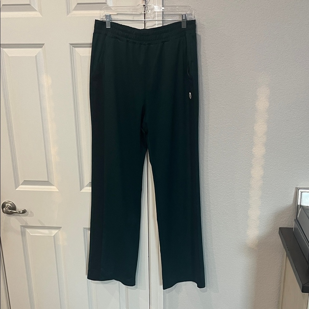 Vuori Women’s Classic Green & Black Pants